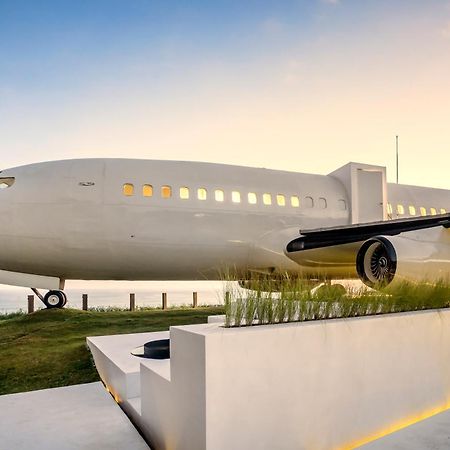 Private Jet Villa by Hanging Gardens Air Uluwatu Exteriör bild