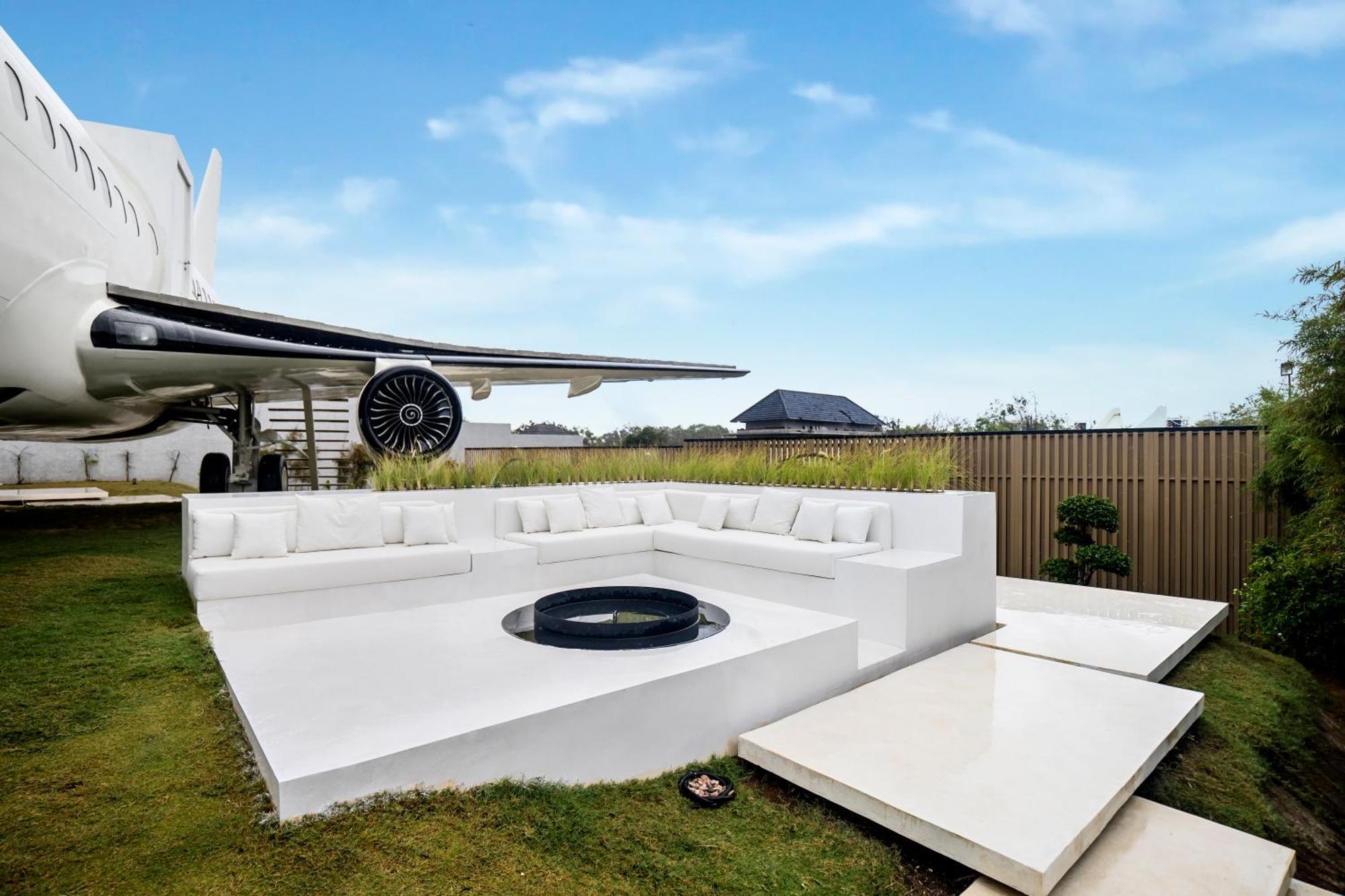 Private Jet Villa by Hanging Gardens Air Uluwatu Exteriör bild